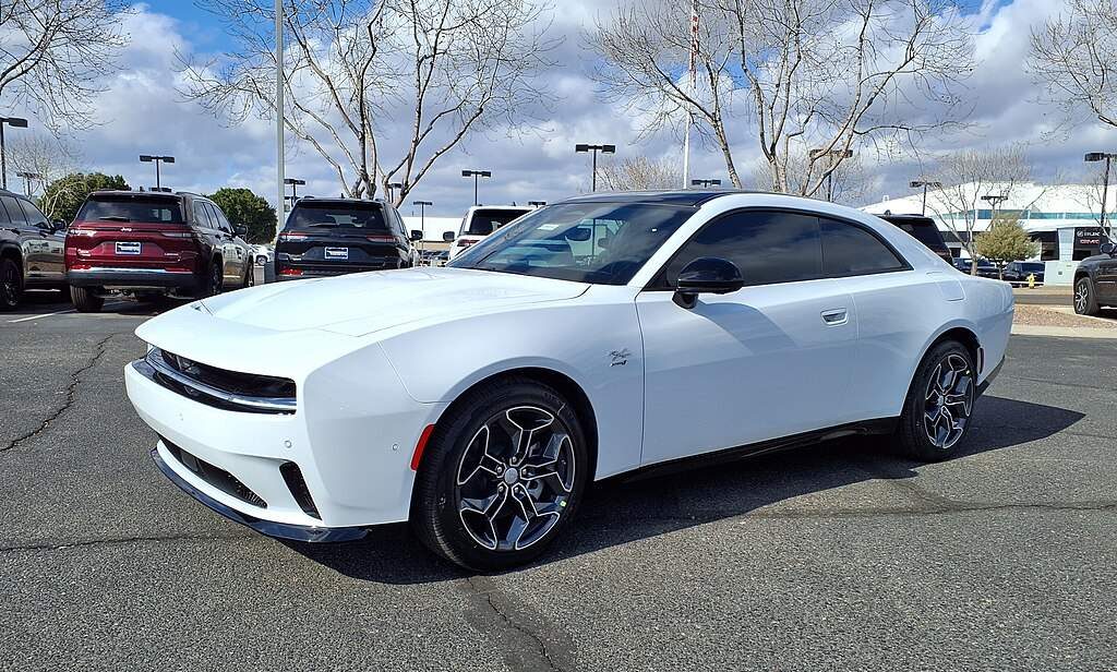 White 24 Dodge Charger Daytona_RT